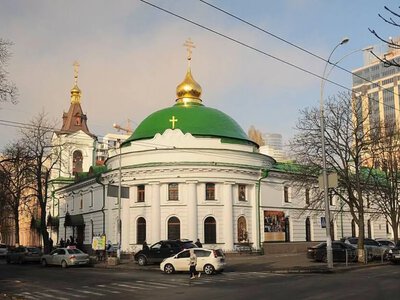 У Києві через атаку РФ пошкоджено Свято-Введенський монастир, є поранені парафіяни
