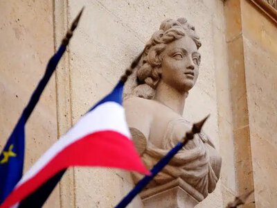 Франція опинилася під тиском ринків: інвестори все частіше уникають її держоблігацій