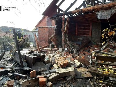 Російський дрон влучив у літню кухню в Ромнах: люди не постраждали