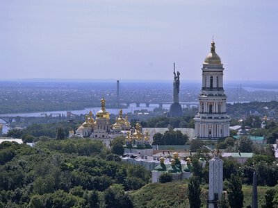 Однією з касетних балістик РФ ударила між Лаврою і монастирем у Києві - Зеленський