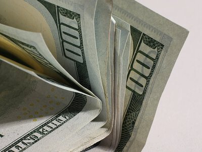 Попит на долар зріс наприкінці торгів: НБУ оновив курси валют