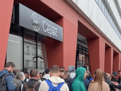 Українцям за межами країни можуть відмовити у видачі документів: адвокат роз’яснив причини ситуації