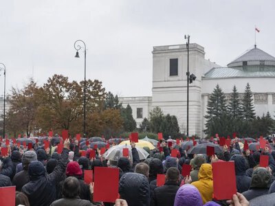 У Польщі анонсували протести за лібералізацію абортів у 27 містах — RMF24