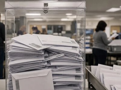 Мінюст США попросив суд зупинити підрахунок понад 20 тисяч бюлетенів у Каліфорнії — The Hill