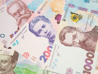 Старі 100 гривень вилучають з обігу: чи зможуть українці ними розраховуватися