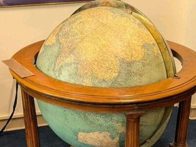 Співробітники глави Пентагону пошкодили історичний глобус часів Другої світової війни