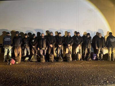 До 15 тисяч доларів з людини: 10 чоловіків заховали у фурі з молоком, щоб вивезти за кордон