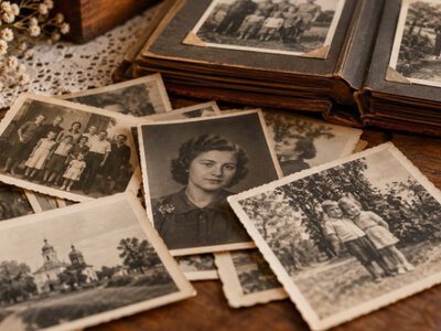 Старі фото можуть зникнути назавжди: як правильно зберігати сімейний архів