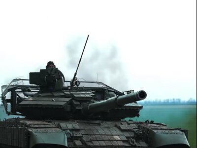 Хлопчик мріє про летючу «Теслу». Чоловік мріє про справді потужну машину