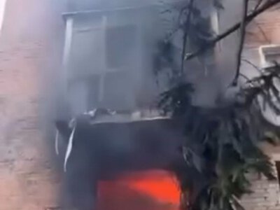 Глухів під атакою дронів: ворожий безпілотник влучив у багатоповерхівку, спалахнула пожежа