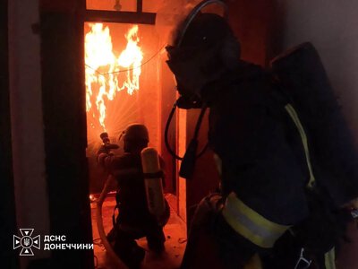 У Краматорську після ударів загорілися адмінбудівля та багатоповерхівка