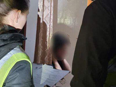 «Розсилала капсули зі смертельною дозою наркотиків». 17-річну дівчину підозрюють у допомозі ФСБ в отруєнні українських військових, двоє померли — Нацполіція