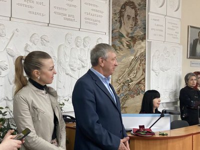 У юнацькій бібліотеці Черкас відкрили арт-галерею «Синергія: митці – читачам»