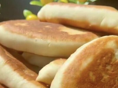 Заварні дріжджові пиріжки на окропі: м’яке тісто і 5 смачних начинок на вибір