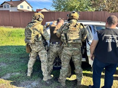 15 тис. доларів за переправлення чоловіка до Румунії: на Буковині затримали підозрюваного
