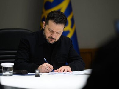 Зеленський підписав закони про ПДВ на закордонні посилки та доходи з онлайн-платформ