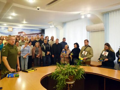 У Дубні родинам п’ятьох загиблих захисників вручили прапори бойової бригади