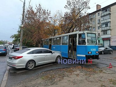 Hyundai врізався у трамвай з пасажирами у Миколаєві