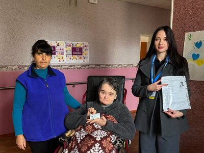 Три десятиліття із тимчасовим документом: на Звенигородщині 60-річна жінка отримала перший паспорт