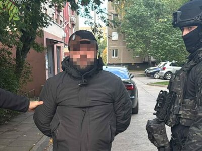 Шукали в квартирі $5 млн, а винесли $1 млн і два годинники: в Україні підозрюють двох іноземців
