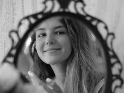 Після 50 років люди можуть ставати щасливішими — дослідження