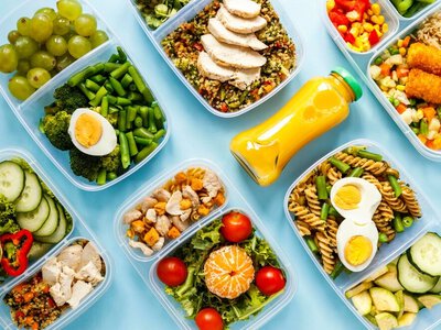 Які продукти варто додати до раціону після 60 років: топ-12 від дієтологів для здоров’я та довголіття