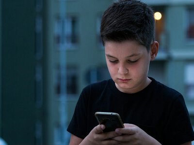 Греція заборонила соцмережі дітям до 15 років: чому деякі 14-річні під заборону не потраплять