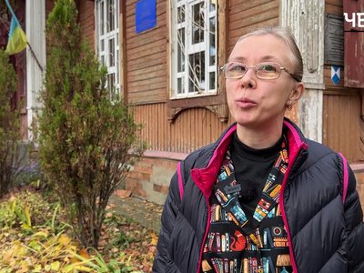 Створює ляльки, пише казки та мріє грати в театрі: історія чернігівської майстрині (Відео)
