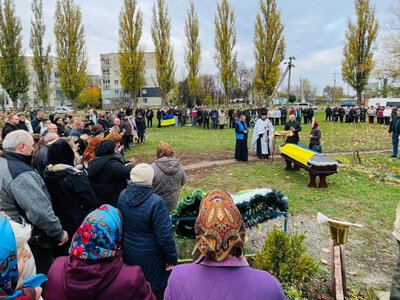 Кролевецька громада провела в останню путь захисника  Євгена Хожая