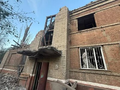  Удар трьома авіабомбами по житловому кварталу Краматорська: одна людина загинула, серед шести поранених — троє дітей 