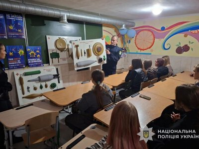 На Охтирщині поліцейські та рятувальники навчали школярів правил мінної безпеки