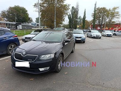 ДТП із двома Skoda на кільці біля автовокзалу в Миколаєві: утворився затор