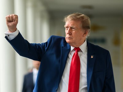 «Я ніколи про це не думав». Трамп припустив, що на Україну та росію варто було б накласти мита у 200%, щоб припинити війну