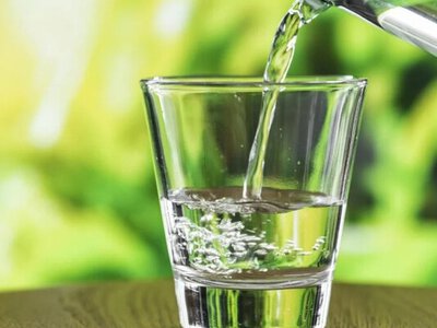 Вода може впливати на тиск: скільки потрібно пити щодня