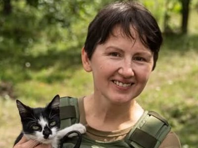 В цивільному житті — журналістка й захисниця прав жінок у війську. Померла Олена Шарговська (Джейн) з «Госпітальєрів»