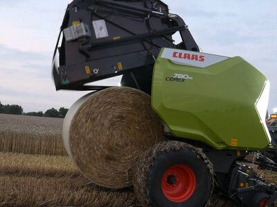 Claas святкує 30-річчя прес-підбирачів Variant