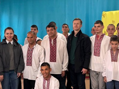 Закарпатські митники передали одяг і взуття вихованцям Виноградівського інтернату