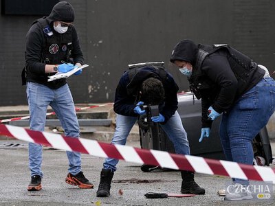 Під Парижем чоловік відкрив вогонь по перехожих — Макрон назвав напад расистським терактом