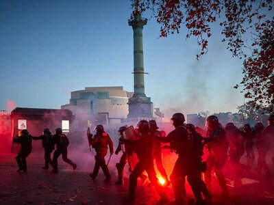 Поліція вимагає від демонстрантів залишити площу Бастилії в Парижі
