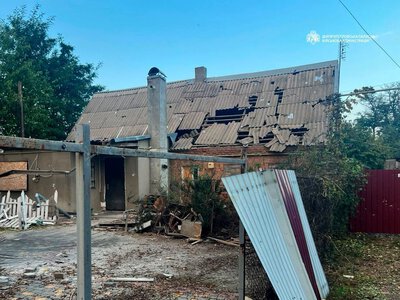 Двоє людей загинули, троє дорослих та одна дитина поранені внаслідок атак на Дніпропетровщину