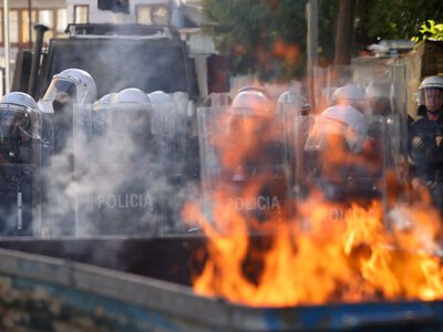 У Албанії поліція вдавалася до сльозогінного газу та водометів під час розгону демонстрацій