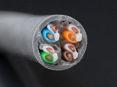 Чому дроти всередині Ethernet-кабелів скручують попарно