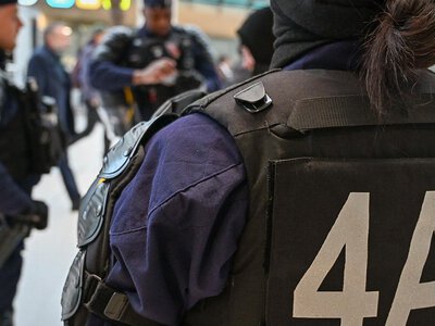 У Франції сотні тисяч людей вийшли на протести: поліція використала водомети та газ для розгону демонстрацій (відео)