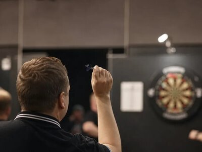 Дартсмен Ратайський вийшов до чвертьфіналу Євро з дартсу — Interia Sport