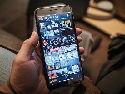 Цифровий трилер: як зламаний iPhone Кушнера розкрив таємниці близькосхідних мільярдів