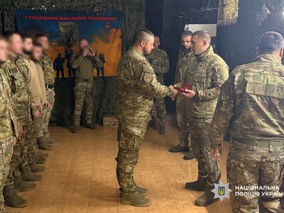 Начальник поліції Черкащини нагородив бійців “Чорної ласки”, які воюють на Донеччині