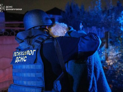Російський дрон влучив у житлову п’ятиповерхівку у Вінниці: постраждали шестеро людей