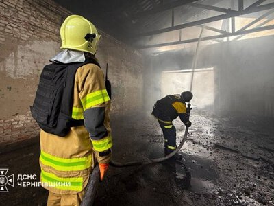 На Чернігівщині через російські атаки горіла ферма, будівля та авто, є постраждалі