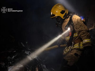 На Житомирщині внаслідок російської атаки виникла пожежа: пошкоджено будинок та амбулаторію