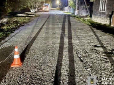На Тячівщині 20-річний мотоцикліст врізався у лісовоз, юнак загинув на місці (ФОТО)